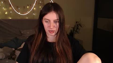 Lilu online show from October 18, 2025, 9:37 pm