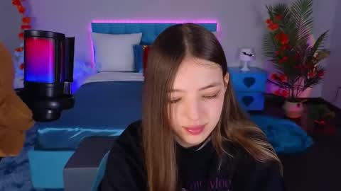 Lili Bakery online show from November 3, 2025, 3:41 am