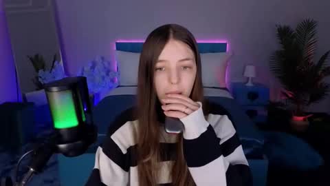 Lili Bakery online show from December 22, 2025, 2:41 am