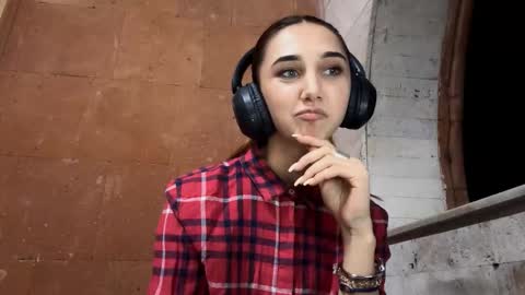 Lina online show from September 10, 2025, 9:59 pm