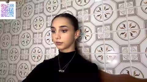 Lina online show from December 4, 2025, 10:29 pm