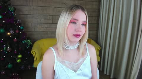 Snapshot of lililinn chatting on December 20, 2024, 5:47 am LiliLinn online show from December 20, 2024, 5:47 am