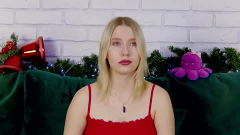 Snapshot of lililinn chatting on December 24, 2024, 5:49 am LiliLinn online show from December 24, 2024, 5:49 am