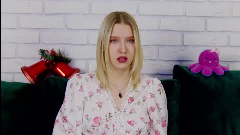 Snapshot of lililinn chatting on December 27, 2024, 4:26 am LiliLinn online show from December 27, 2024, 4:26 am