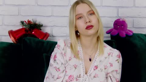 Snapshot of lililinn chatting on December 27, 2024, 8:24 am LiliLinn online show from December 27, 2024, 8:24 am