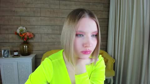 Snapshot of lililinn chatting on February 12, 2025, 8:38 am LiliLinn online show from February 12, 2025, 8:38 am