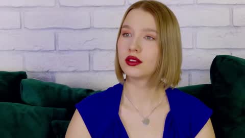 Snapshot of lililinn chatting on February 15, 2025, 6:12 am LiliLinn online show from February 15, 2025, 6:12 am