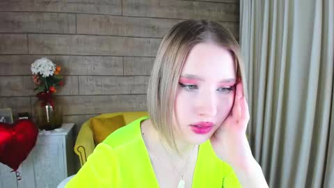 Snapshot of lililinn chatting on February 19, 2025, 12:11 pm LiliLinn online show from February 19, 2025, 12:11 pm