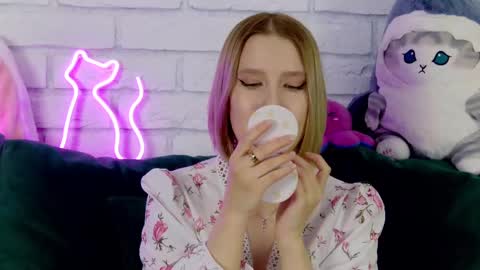 Snapshot of lililinn chatting on March 12, 2025, 11:09 am LiliLinn online show from March 12, 2025, 11:09 am