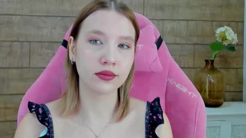 Snapshot of lililinn chatting on October 21, 2025, 4:24 am LiliLinn online show from October 21, 2025, 4:24 am