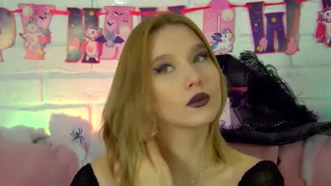 Snapshot of lililinn chatting on October 31, 2025, 4:35 am LiliLinn online show from October 31, 2025, 4:35 am