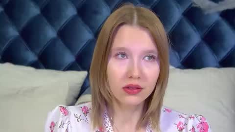 LiliLinn online show from November 3, 2025, 5:20 am