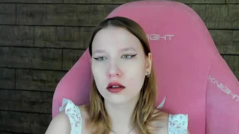 Snapshot of lililinn chatting on May 18, 2026, 4:29 am LiliLinn online show from May 18, 2026, 4:29 am
