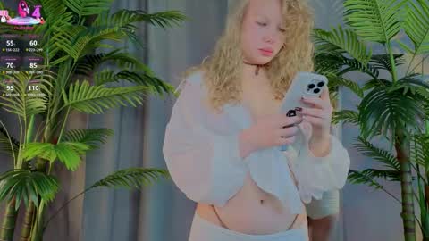 lililok101 online show from November 18, 2025, 2:50 am