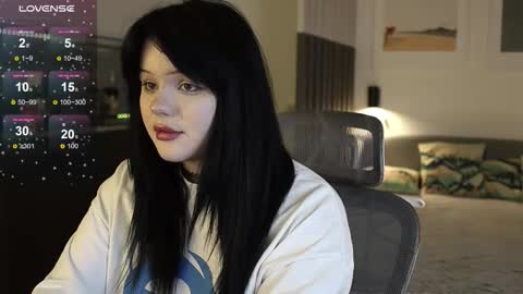 lililtt_ online show from November 27, 2025, 6:43 pm