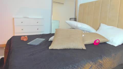 Lili  online show from March 2, 2025, 7:10 am