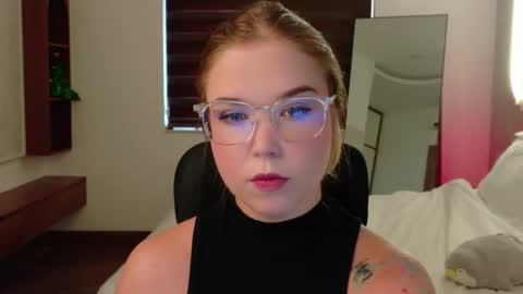 Lilith Bonheur online show from March 31, 2026, 11:05 pm