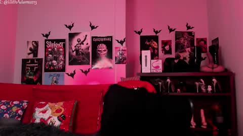 MISTRESS LILITH online show from December 15, 2025, 2:32 pm