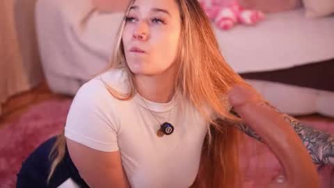 Snapshot of lilith_gray9 chatting on December 16, 2025, 3:44 am Lilith Gray online show from December 16, 2025, 3:44 am