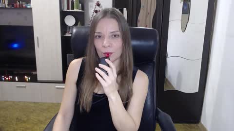 lilith small21 online show from December 17, 2025, 9:15 am