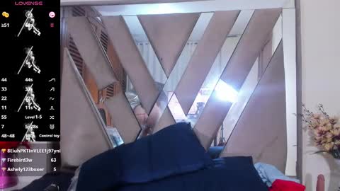 liliINDEPENDENT MODEL online show from March 8, 2025, 12:33 am