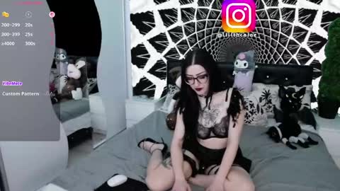Lilith Caine online show from April 21, 2026, 8:01 pm