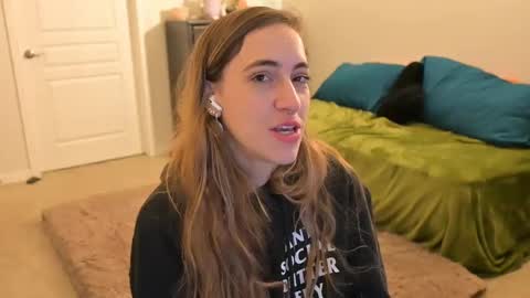 L online show from February 20, 2025, 1:08 pm