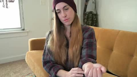 L online show from November 24, 2025, 4:40 pm