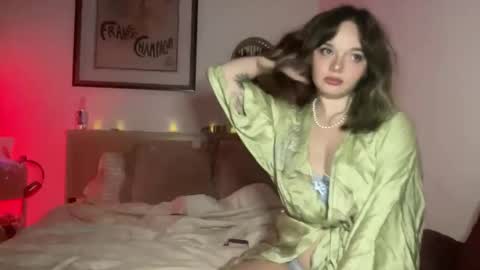 lilldaddysgirl online show from December 14, 2025, 3:45 am