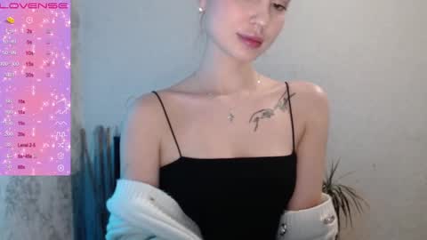 Snapshot of lillalovly chatting on December 19, 2024, 9:40 am Lilla online show from December 19, 2024, 9:40 am