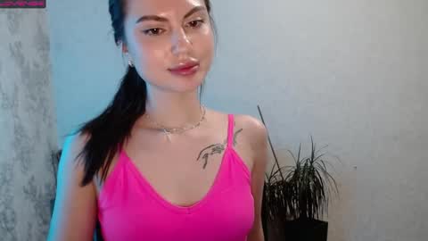 Snapshot of lillalovly chatting on February 14, 2025, 12:47 pm Lilla online show from February 14, 2025, 12:47 pm