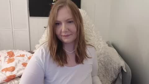 Snapshot of lilleambi chatting on December 15, 2025, 8:40 am Anni online show from December 15, 2025, 8:40 am