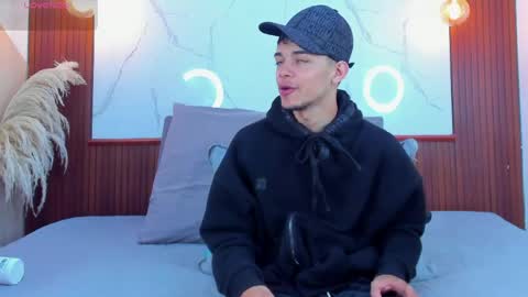 lillian_lee1 online show from April 21, 2026, 4:45 pm