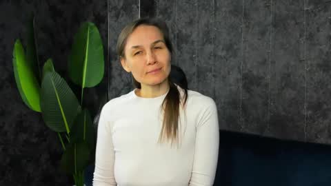 lillian_white1 online show from April 11, 2026, 1:10 am