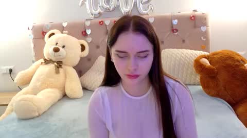 Snapshot of lilliana_moon chatting on February 19, 2026, 11:39 am lilliana_moon online show from February 19, 2026, 11:39 am