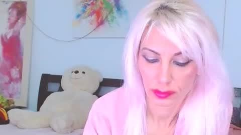 Lara online show from December 16, 2025, 1:43 am