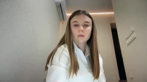 Snapshot of lillianx9zbld chatting on October 11, 2025, 6:17 pm Lily online show from October 11, 2025, 6:17 pm