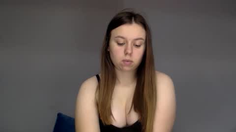 Snapshot of lillianx9zbld chatting on October 14, 2025, 8:26 am Lily online show from October 14, 2025, 8:26 am