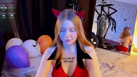 Snapshot of lillie_berry chatting on October 30, 2025, 5:20 am lillie_berry online show from October 30, 2025, 5:20 am