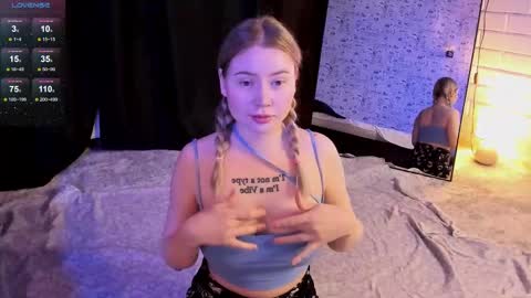 Snapshot of lillie_berry chatting on November 12, 2025, 4:35 am lillie_berry online show from November 12, 2025, 4:35 am