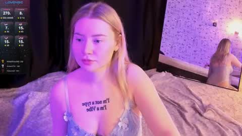 Snapshot of lillie_berry chatting on November 15, 2025, 4:43 am lillie_berry online show from November 15, 2025, 4:43 am