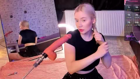 Snapshot of lillie_berry chatting on February 18, 2026, 5:03 am lillie_berry online show from February 18, 2026, 5:03 am