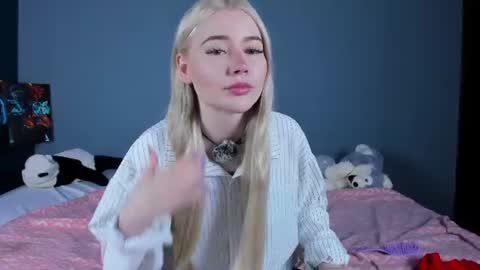 Snapshot of lillie_berry chatting on June 21, 2026, 4:59 am lillie_berry online show from June 21, 2026, 4:59 am