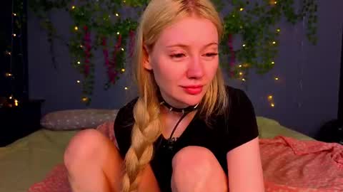 Snapshot of lillie_berry chatting on July 17, 2026, 5:14 am lillie_berry online show from July 17, 2026, 5:14 am
