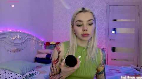 LilliMoore online show from October 17, 2025, 11:40 pm