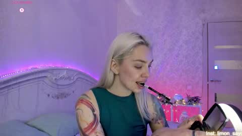 LilliMoore online show from November 13, 2025, 12:31 am