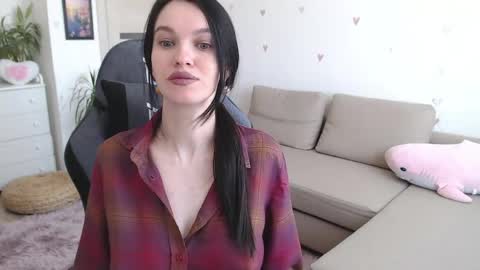 Snapshot of lilliyves chatting on April 21, 2026, 9:04 am lilliyves online show from April 21, 2026, 9:04 am