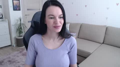 Snapshot of lilliyves chatting on April 27, 2026, 9:51 am lilliyves online show from April 27, 2026, 9:51 am
