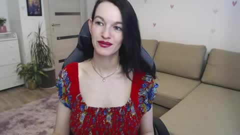 lilliyves online show from June 7, 2026, 6:11 pm