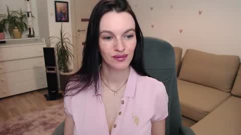 lilliyves online show from July 3, 2026, 6:36 pm